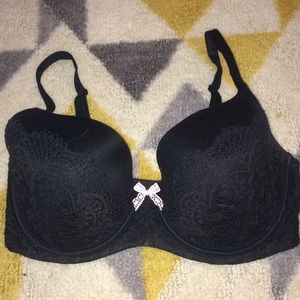 Black Victoria’s Secret bra